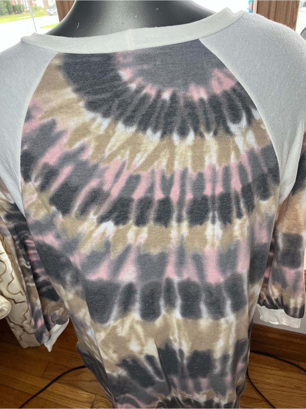 Emerald Tie-dye women’s pullover Size 1XL